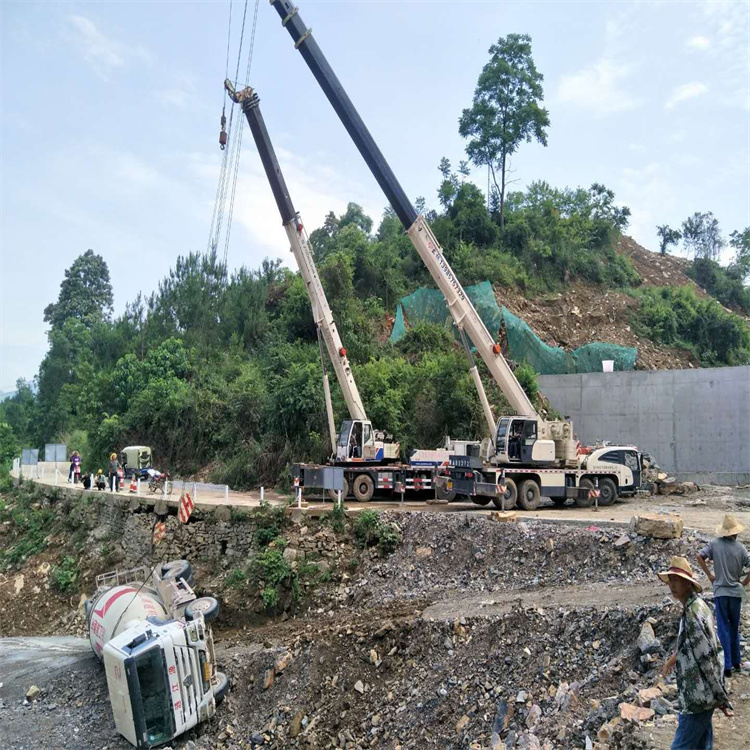 木鱼镇汽车掉沟里叫吊车救援要多少钱